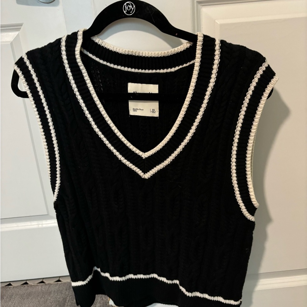 Abercrombie Sweater Vest - Picture 3 of 5